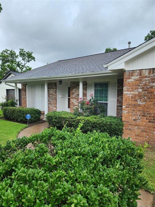 7506 Cardinal Cir in Texas City, TX - Building Photo