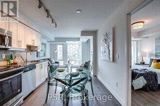 525 Adelaide St W in Toronto, ON - Building Photo - Building Photo