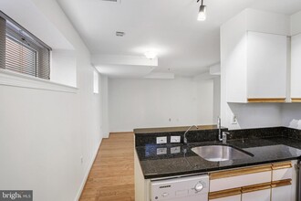 1619 R St NW-Unit -B4 in Washington, DC - Foto de edificio - Building Photo