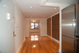 118 E 7th St, Unit 1E in New York, NY - Building Photo - Building Photo