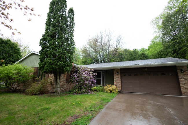 property at 1211 Joliet Rd