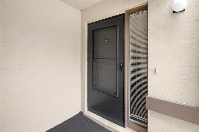 135 Woodlake Wynde in Oldsmar, FL - Foto de edificio - Building Photo