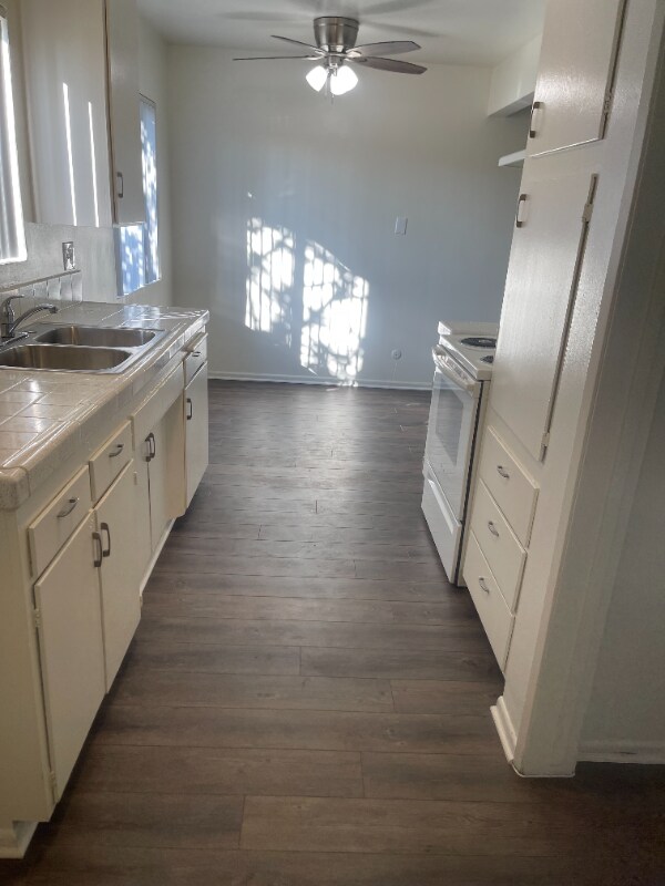 2232 E Lenita Ln, Unit B in Santa Ana, CA - Foto de edificio - Building Photo