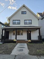 1105 Quincy Ave in Dunmore, PA - Building Photo