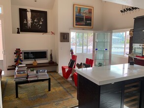 831 San Jose Pl in San Diego, CA - Foto de edificio - Building Photo