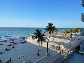 400 N Surf Rd in Hollywood, FL - Building Photo - Building Photo