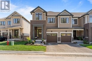 690 Broadway in Orangeville, ON - Building Photo