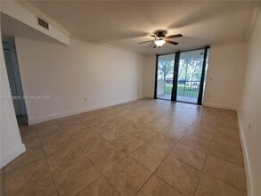 8235 Lake Dr in Doral, FL - Building Photo - Building Photo