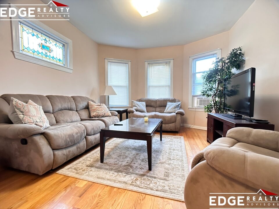 66 Brooks St, Unit 2 in Boston, MA - Building Photo