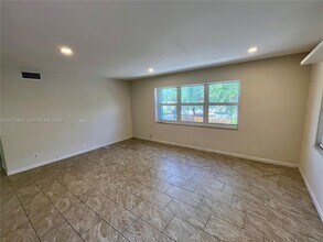 1958 Monroe St in Hollywood, FL - Foto de edificio - Building Photo