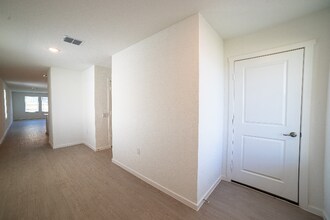 1359 Neria Lp in San Antonio, TX - Foto de edificio - Building Photo