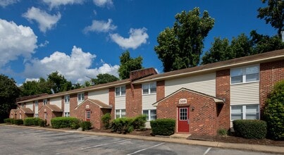 Chatham Square Apartments in Virginia Beach, VA - Foto de edificio - Building Photo