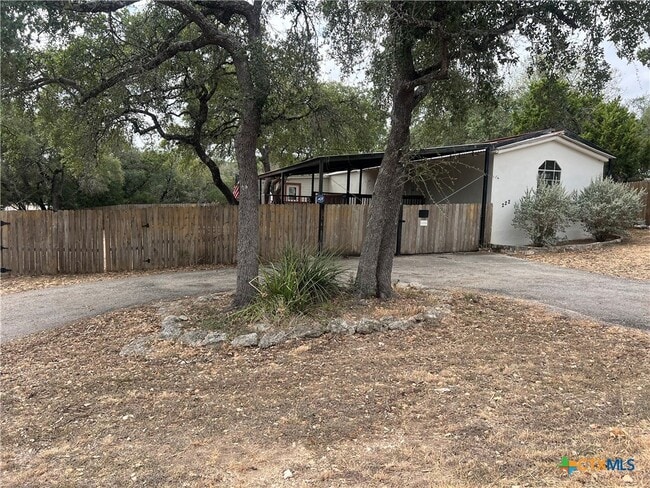 222 Buckhorn Dr in Canyon Lake, TX - Building Photo - Building Photo