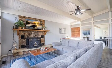 128 Hawk Cir in Lake Ozark, MO - Building Photo - Building Photo