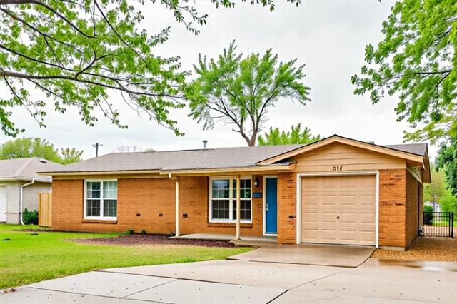 1230 Bellaire Dr in Grapevine, TX - Building Photo