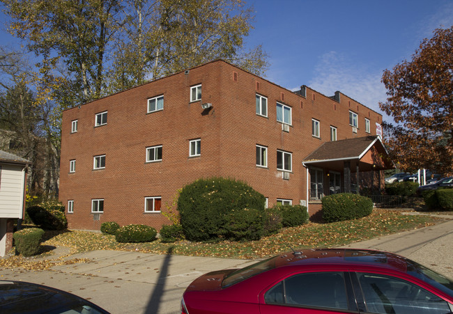 CAMBRIDGE APTS -- 043 in Coraopolis, PA - Foto de edificio - Building Photo