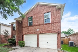 19119 Royal Isle Dr in Tomball, TX - Building Photo - Building Photo