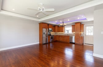 8108 S 85th Ave in Justice, IL - Foto de edificio - Building Photo