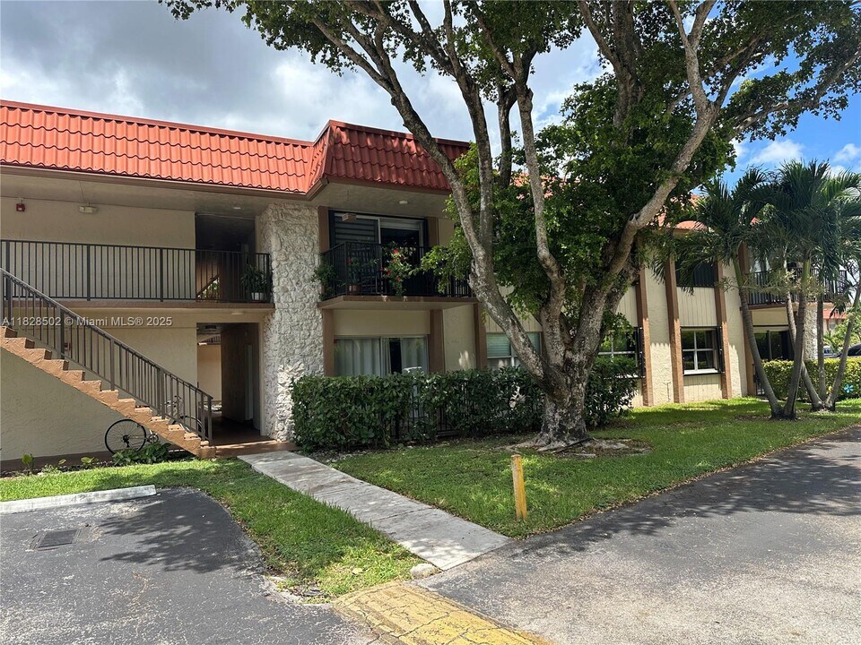 10511 SW 108th Ave in Miami, FL - Building Photo