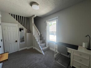 1812 S L St, Unit B in Tacoma, WA - Foto de edificio - Building Photo