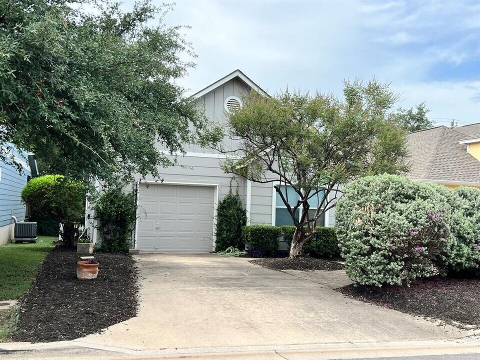 1310 E 3rd St in Georgetown, TX - Building Photo
