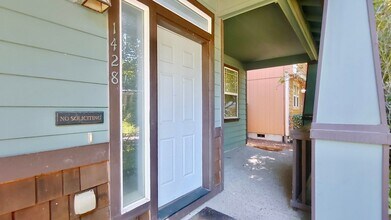 1428 SE Kobus Way in Hillsboro, OR - Building Photo - Building Photo