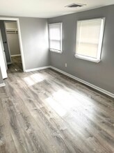 400 Windsor Dr in Bellmawr, NJ - Building Photo - Building Photo