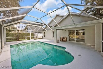 15015 Savannah Dr in Naples, FL - Foto de edificio - Building Photo