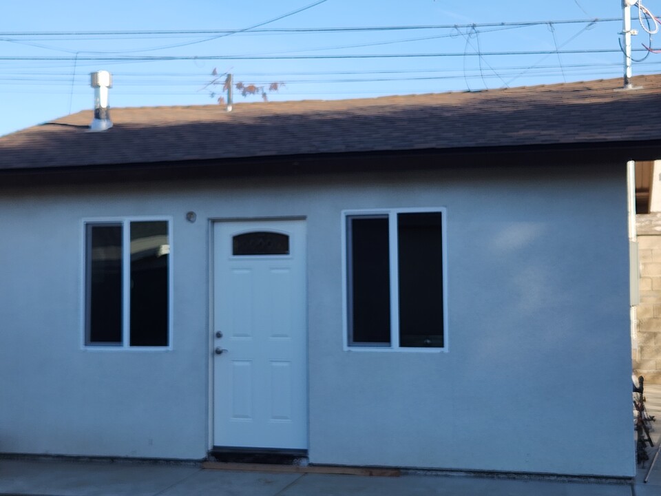 1246 Farmstead Ave in La Puente, CA - Foto de edificio