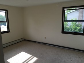 811 Oak Hill Ave, Unit 13104 in Endicott, NY - Building Photo - Building Photo