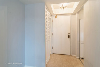 13200 W Heiden Cir in Lake Bluff, IL - Building Photo - Building Photo