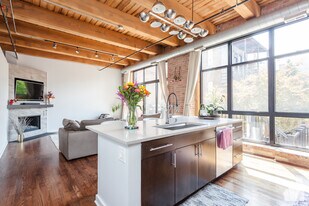 1750 N Wolcott Ave, Unit 00108A in Chicago, IL - Building Photo