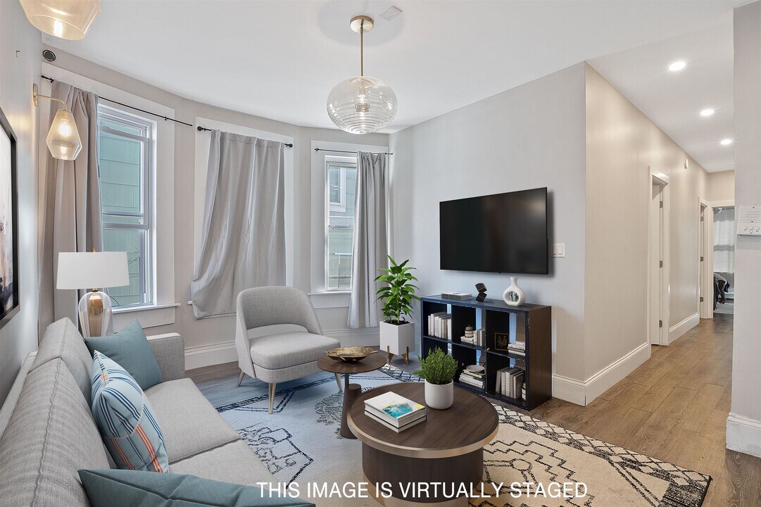 18 Charles St in Jersey City, NJ - Building Photo