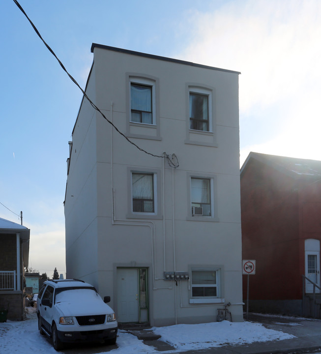 184 Queen St N in Hamilton, ON - Building Photo