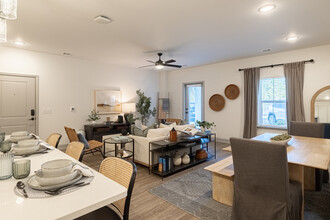 Waterside at Pepper Hall in Bluffton, SC - Foto de edificio - Interior Photo