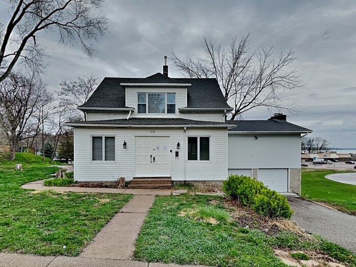 212 Division St E in Buffalo, MN - Building Photo