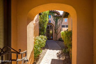 8883 E Mountain Spring Rd in Scottsdale, AZ - Foto de edificio - Building Photo