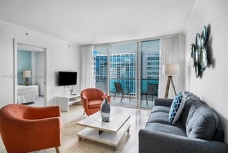 5101 Collins Ave in Miami Beach, FL - Building Photo - Building Photo