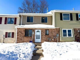 205 Everett Pl in Maybrook, NY - Building Photo