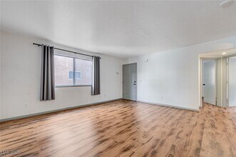 8016 Cetus Cir in Las Vegas, NV - Building Photo - Building Photo