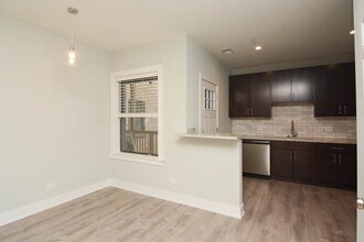 1152 Maple Ave, Unit 3 in Evanston, IL - Building Photo - Building Photo