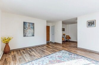 Greenbrook Apartments in Greenfield, WI - Foto de edificio - Building Photo