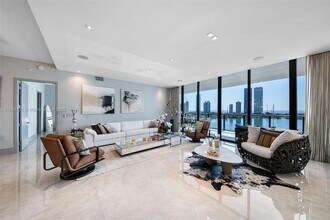 5500 Island Estates Dr in Aventura, FL - Building Photo - Building Photo