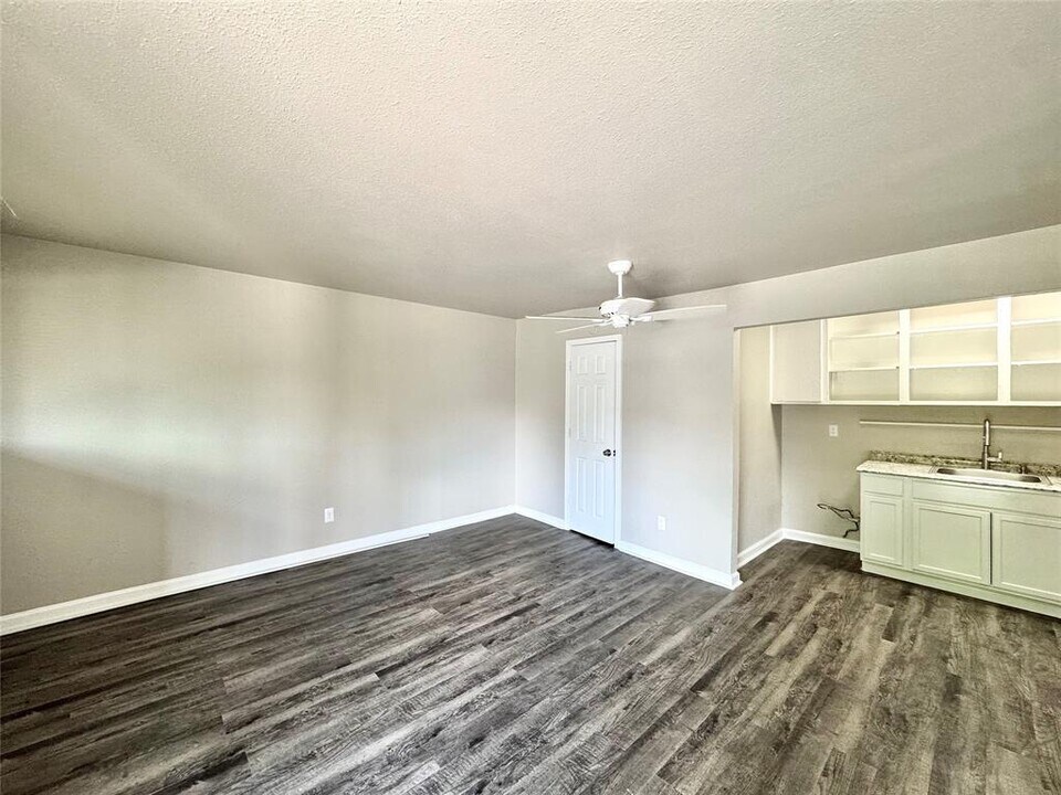 1756 W Main St in Houston, TX - Building Photo