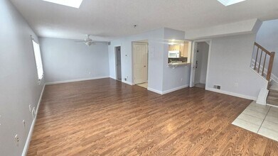 90 Northrup Dr in Brick, NJ - Foto de edificio - Building Photo