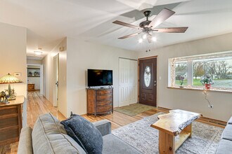 340 Illinois Blvd in Hoffman Estates, IL - Building Photo - Building Photo