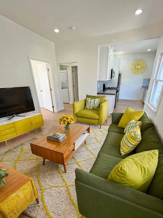 3919 1/2-31-2 Mont Clair St in Los Angeles, CA - Building Photo