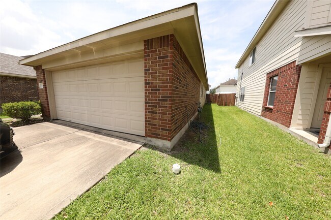 14430 Hamilton Grove Ln in Houston, TX - Foto de edificio - Building Photo