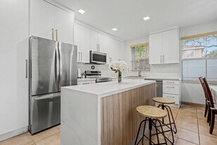 1545 Seagrape Way in Hollywood, FL - Building Photo