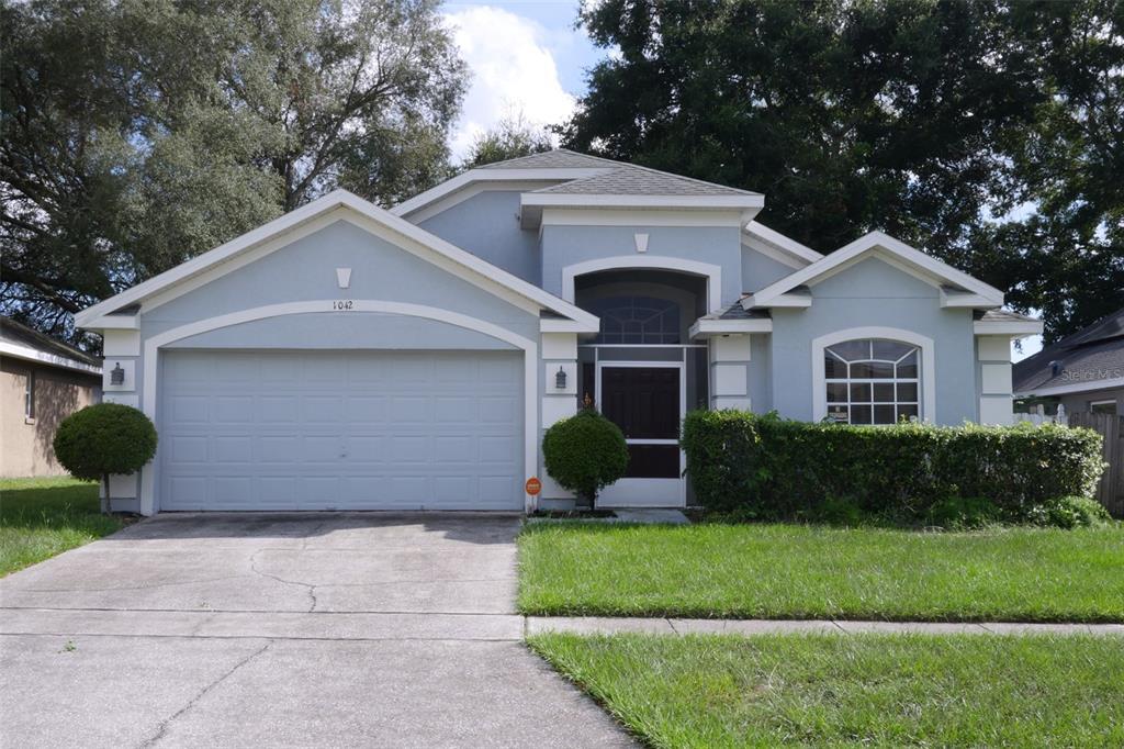 1042 Pine St in Apopka, FL - Building Photo